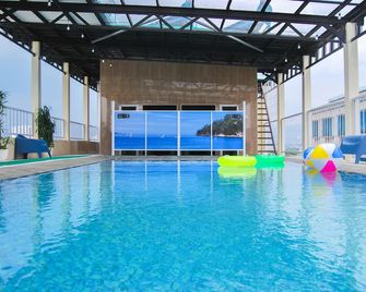 Tebu Hotel Bandung - באנדונג - בריכה