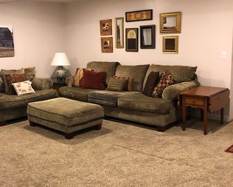 Beautiful Lakefront Home With Private Beach - Shrewsbury - Sala de estar
