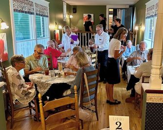 Strawtown Inn & Events - Pella - Restaurant