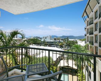 Mantra Esplanade Cairns - Cairns - Balcony