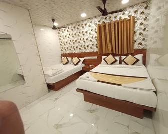 OYO 63295 T Junction Residency - Bombay - Habitación