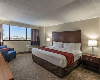 Comfort Inn & Suites At Copeland Tower - Metairie - Schlafzimmer