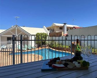 Waterfront U4 - Panoramic Ocean & River Views Centrally Located -Luxury Multi-level Accommodation - Kalbarri