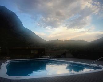 Terlingua Nights Cabins - Terlingua - Pool