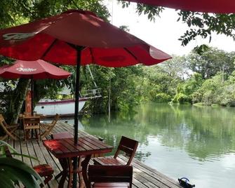 Hotel Kangaroo y Restaurante - Fronteras - Innenhof
