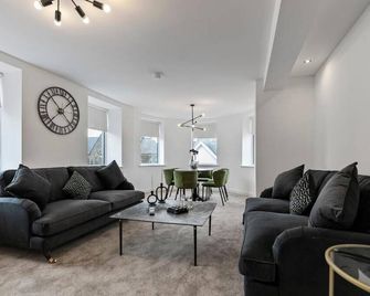 Mode Apartments Winter Gardens Blackpool - Blackpool - Living room