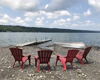 On Lake! Peaceful Private Level Beach, Pet Friendly,stream,dock,woods,rowboat! - Moravia - Beach