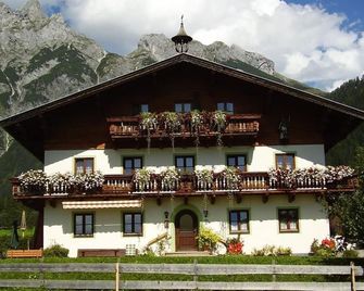 Edelweiß/2 Schlafräume/bad, WC - Biobauernhof Örglgut - Werfenweng - Building