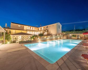 Makris Yialos Apartments - Argostoli - Pool