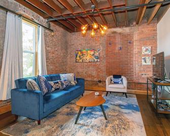 Stellar Condo | Sleeps 4 | 10 mins from Broadway! - Nashville - Sala de estar