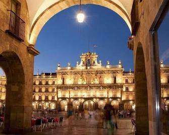 Hostal Plaza de España - Salamanca - Edificio