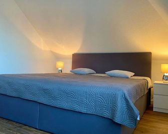 Neu Ferienwohnung Walsrode - 瓦爾斯羅德 - 臥室