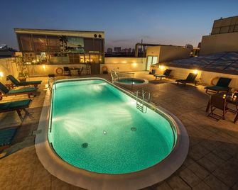Grand Central Hotel - דובאי - בריכה