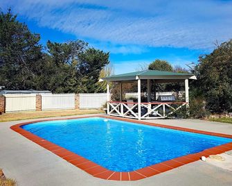 Rest Point Motor Inn - Glen Innes - Bazén