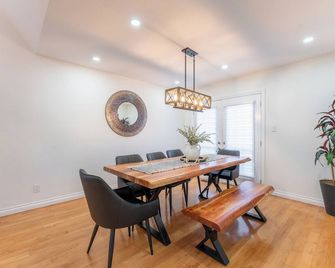 Riverside Cottage, 4 Br Luxury Retreat - Halton Hills - Dining room