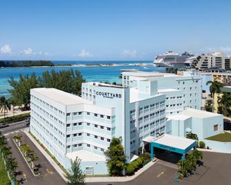 Courtyard by Marriott Nassau Downtown/Junkanoo Beach - Nassau - Building