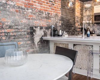 80 Lex 203 Eclectic Industrial Apt - Asheville - Essbereich