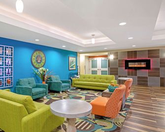 La Quinta Inn & Suites by Wyndham Grand Forks - Grand Forks - Lounge