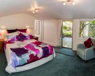 Kotare Muse: a bijou chalet for two - Takaka - Спальня
