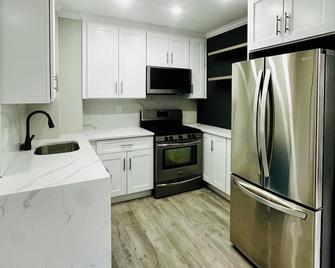 3br/2ba With Private Patio - Queens - Cocina