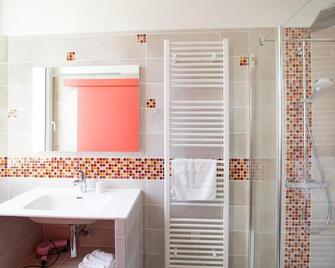 Logis Hotel & Restaurant Le Carnot - Die - Schlafzimmer