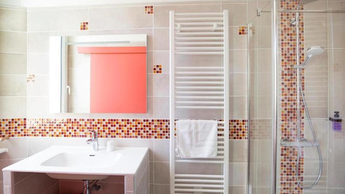 Logis Hotel & Restaurant Le Carnot