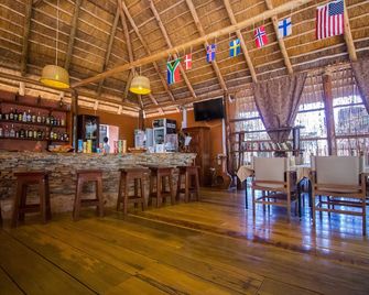 2 Friends Guest House - Jinja - Bar