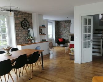 Spacious villa with sea view, 200 m from the beach. - Saint-Nic - Comedor
