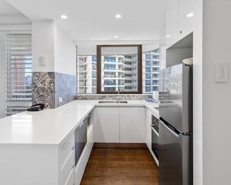 Pacific Resort Broadbeach - Broadbeach - Kitchen