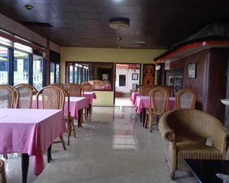 OYO 2322 Dien Karona Hotel - Berastagi - Ristorante