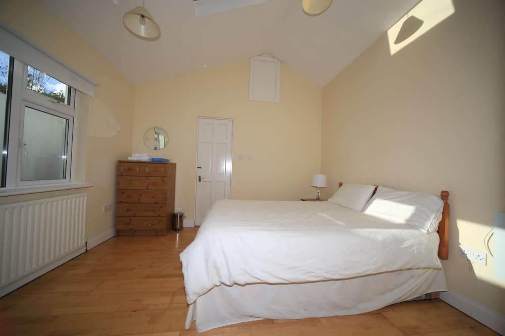 Bright, Convenient and Airy Apartment in Terenure, South Dublin. - Dublin - Bedroom