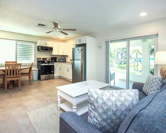 West End Paradise Unit Scallop 5 - One bedroom suite w/water views - Sanibel - Living room