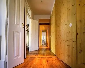 De Pedra e Sal Hostel & Suites - Setúbal - Hallway