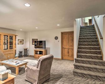 Large Home w/ Patio & Yard, 2 Mi to Downtown - Bozeman - Living room
