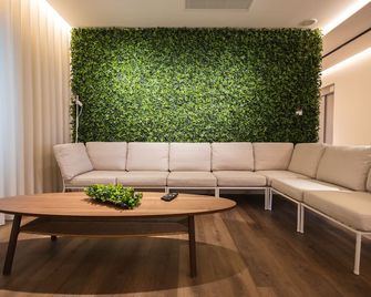 Watts House - סייה - סלון