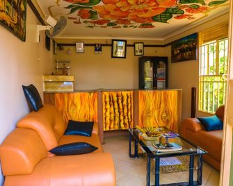 Merona Hotel - Jinja - Rezeption