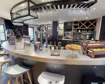 Campanile Fontainebleau - פונטנבלו - בר