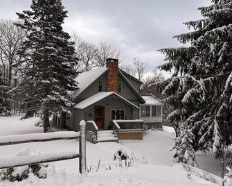 Family and dog friendly Catskills - Prattsville - Building