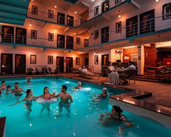 Fabhotel Palm Inn Resort - Morjim - Pool
