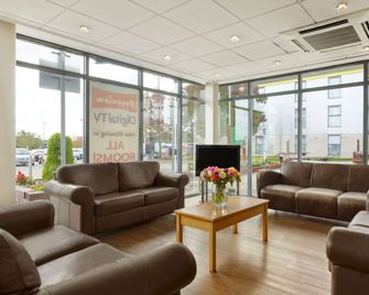 Days Inn by Wyndham Leicester Forest East M1 - Leicester - Lounge