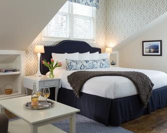 براس لانترن إن - نانتوكيت - غرفة نوم