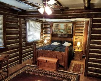 Cascade Log Cabin - Ensuite Standard - Black Forest - Bedroom
