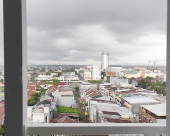 Simply Studio At Vida View Makassar - Makassar - Balcony