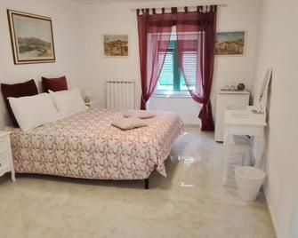 Anita B&b - Uscio - Bedroom