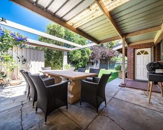 The Oxford Hyde Park 4br Cottage - Unley - Patio