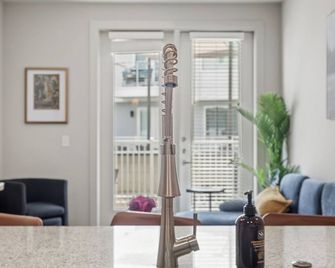 Poolside Luxury | 1BR w/ Private Patio - Austin