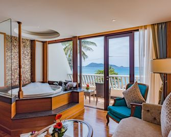 Diamond Cliff Resort & Spa, Patong Beach - Patong
