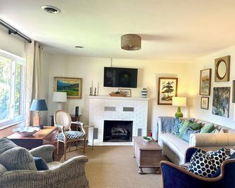 Lewisburg's Southern Bell, a charming Bungalow that's blocks from downtown! - Lewisburg - Wohnzimmer