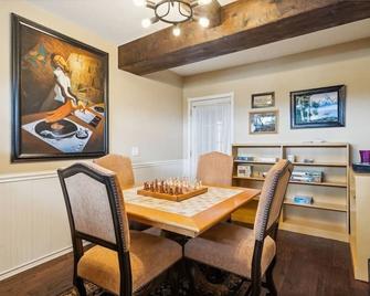 Bouquet Cottage home - Thousand Oaks - Dining room