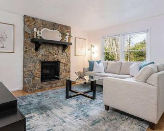 4br Home Minutes To Downtown, Rad & Biltmore - Arden - Wohnzimmer